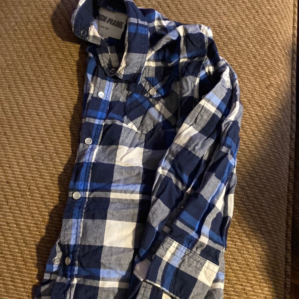 Boys size 6/7 long sleeve